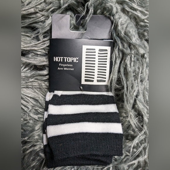 Hot Topic Accessories - Fingerless arm warmers by Hot Topic. White and black.